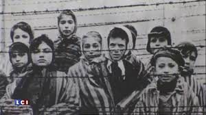 photo prit d'enfants dans les camps de concentration