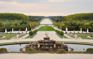 Versailles_view_from_the_Pareterre_d'eau