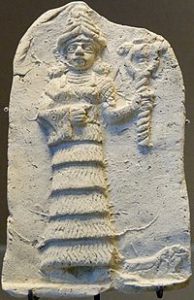 Plaque en terre cuite représentant la déesse Ishtar. Eshnunna, c. 1800 av. J.-C.). Conservé au musée du Louvre.