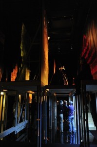 Reconstitution du "premier dessous" d'une scène de théâtre pendant une représentation, Emile Zeizig, www.mascarille.com