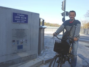 2- Jérôme profite du viaduc pour aller travailler à vélo plutôt qu'en voiture. Il apprécie la vue sur la ville.