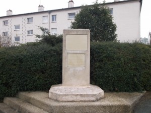 A l'emplacement du camp de la route de Limoges, à Poitiers, une stèle commémorative a été inauguré en 1986, quarante ans après la fermeture du camp.